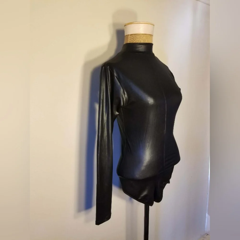 Leg Avenue Sexy Black Long Sleeve Bodysuit & Ruffled High/Low Skirt Size Small - Picture 6 of 8